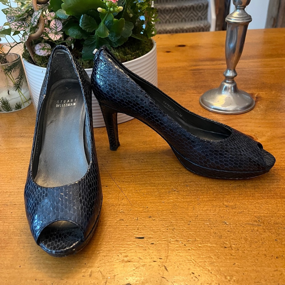 Stuart Weitzman Navy Blue Faux Croc Platform Heels – 3.5” (Size 7.5)
